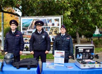 Ко дню полиции в центре Туапсе провели выставку